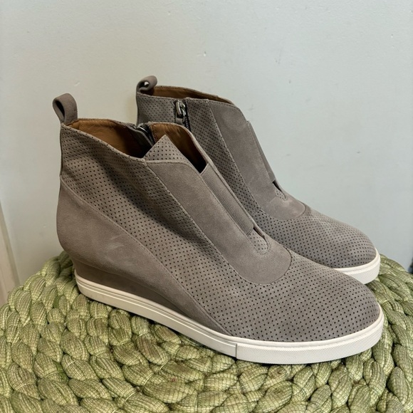 LINEA Paolo Felicia Gray Suede Perforated Hidden Wedge Sporty Sneaker NWOT - Picture 2 of 9